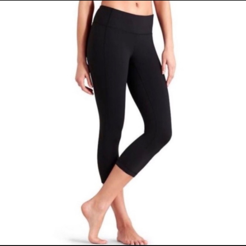 Athleta Revelation Capri. Size MEDIUM